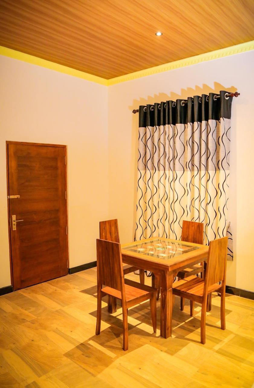 Aurora Banquet And Hotel Chilaw Exterior photo